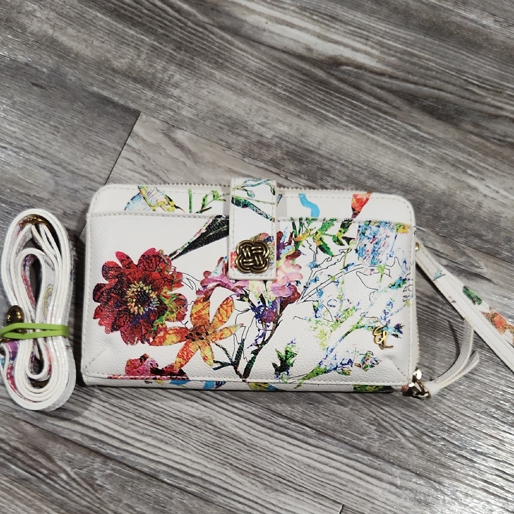 Elliott Lucca White Wallet Stylish and Compact